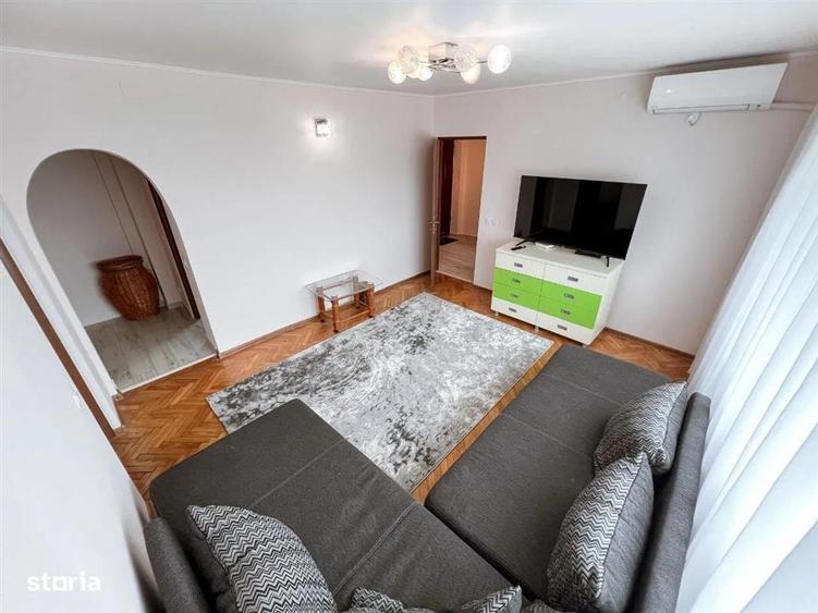 Apartament cu 2 camere semidecomandat în Podu Roș