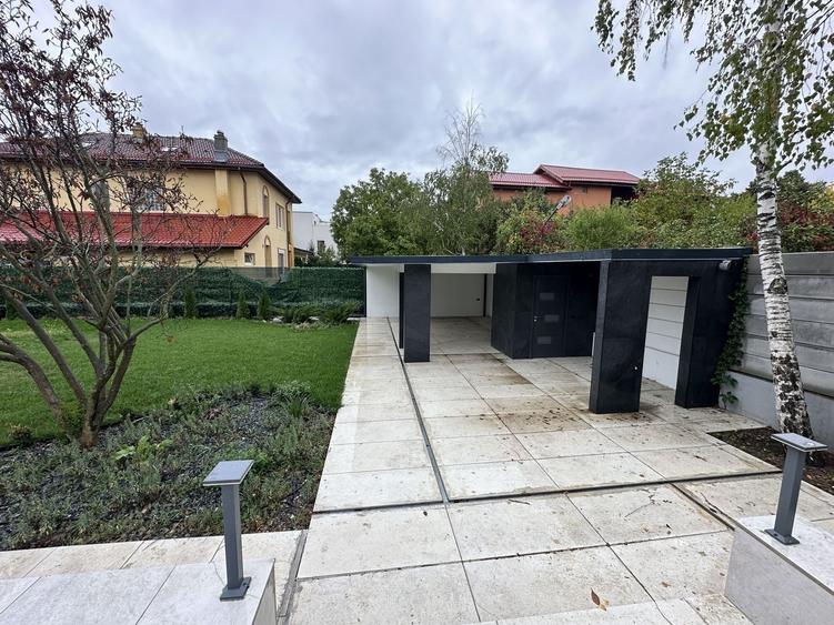 Casă individuală cu 10 camere cu Canalizare în Pipera