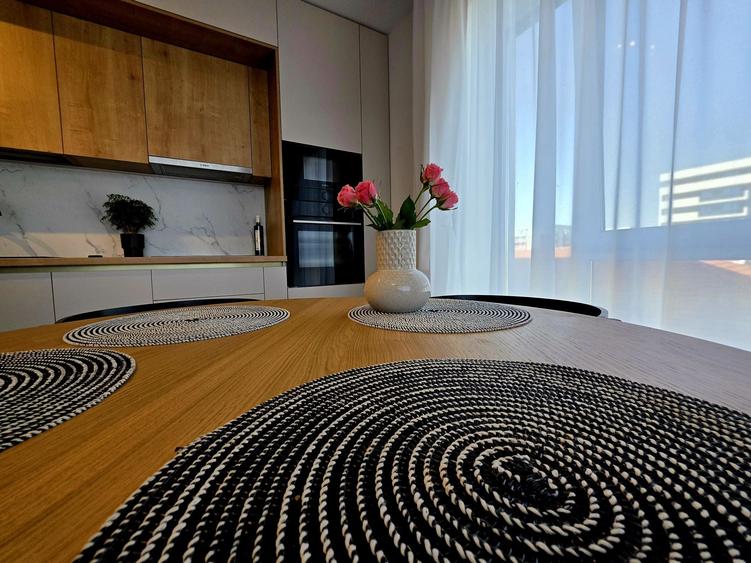 Apartament cu 3 camere semidecomandat în Central