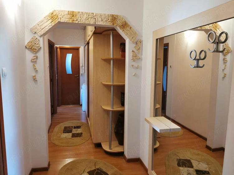 Apartament cu 3 camere decomandat în Nicolina