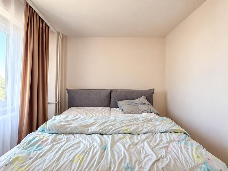 Apartament cu 3 camere decomandat în Lipovei