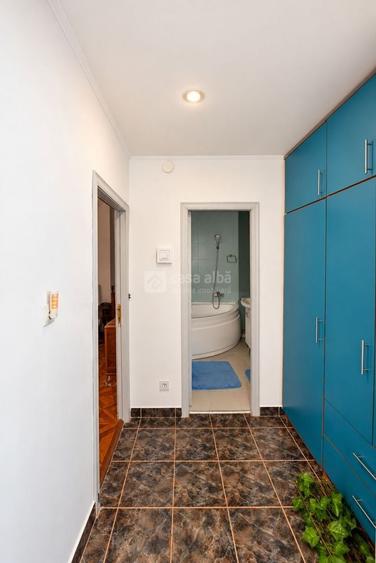 Apartament cu 3 camere decomandat, mobilat în Dacia