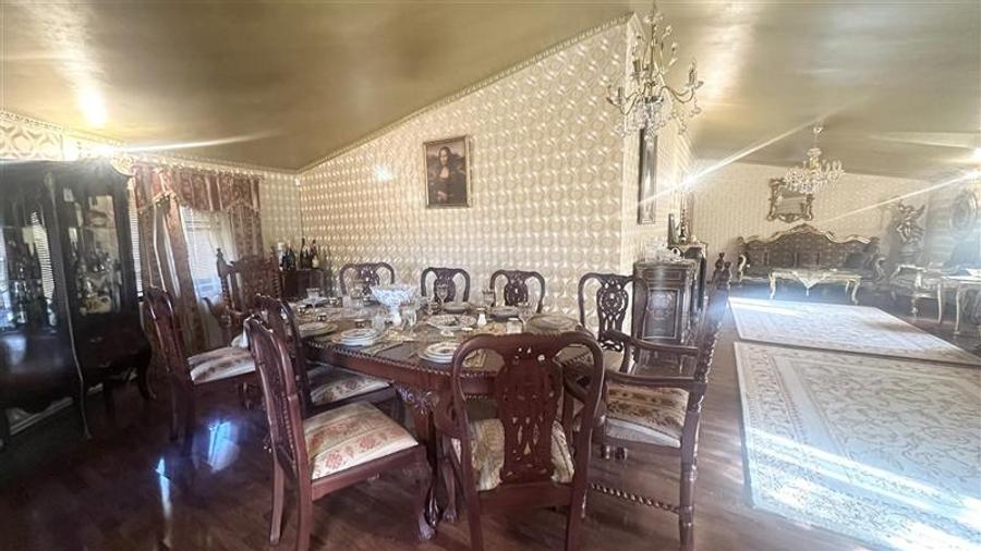 Casă individuală cu 7 camere cu Teren 660 Mp în Lazu