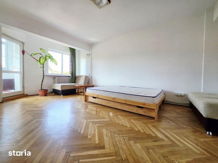 Apartament cu 4 camere decomandat, mobilat în Central