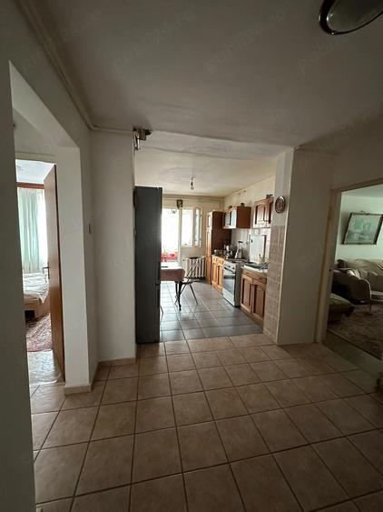 Apartament cu 4 camere decomandat în Rahova