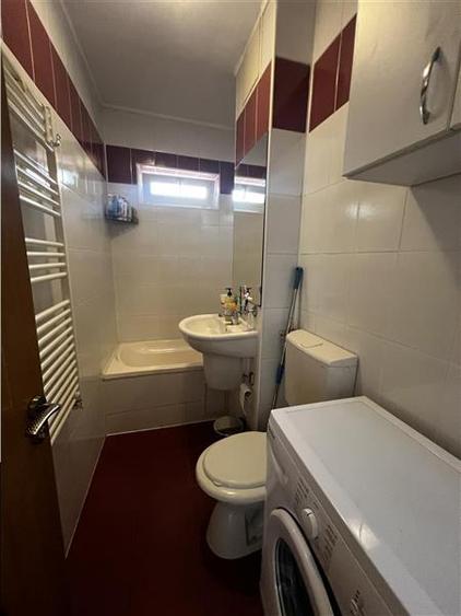 Apartament cu 3 camere semidecomandat, mobilat în Mihai Viteazul