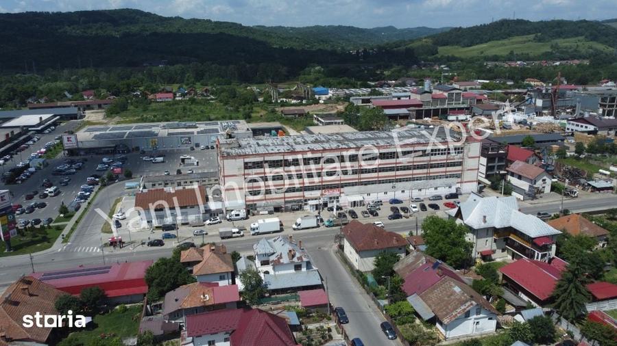 Spațiu comercial, de 9,500 mp, în Curtea de Argeș