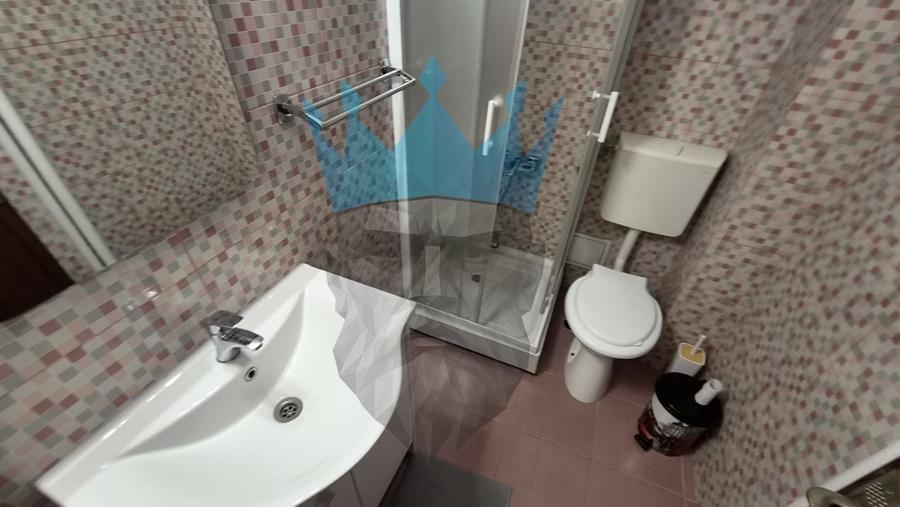 Apartament cu 3 camere decomandat, mobilat în P-ța Romană