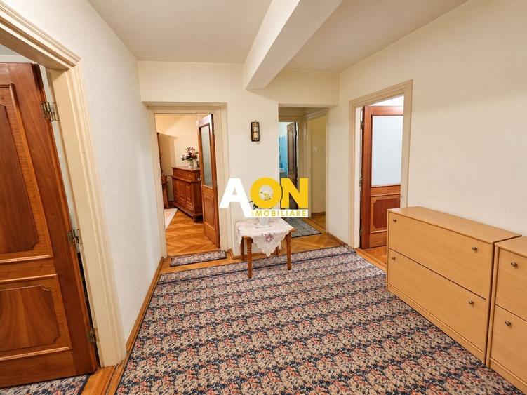 Apartament cu 4 camere decomandat în Central
