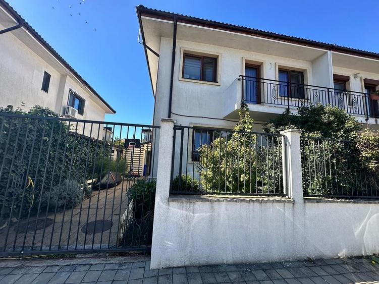Duplex cu 4 camere cu Canalizare în Sud-Est