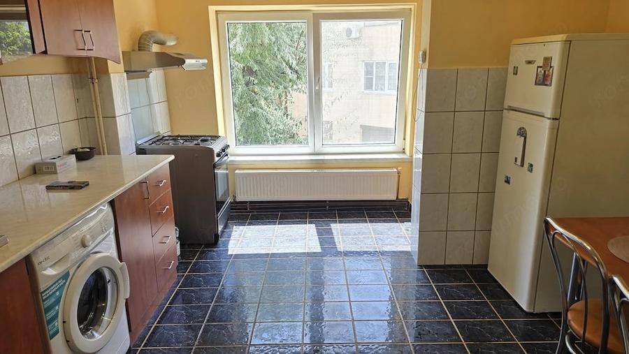 Apartament cu 2 camere decomandat în Piața Centrală