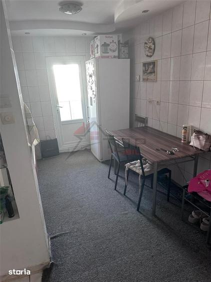 Apartament cu 3 camere decomandat, mobilat în Baza 3