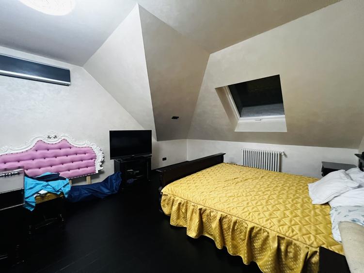 Casă individuală cu 7 camere cu Piscina în Dumbrăvița