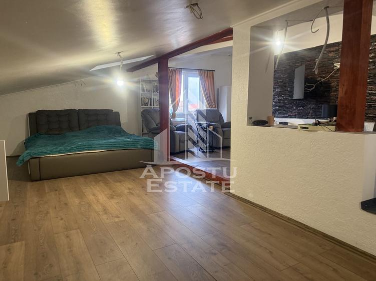 Casă individuală cu 5 camere cu Canalizare în Ghiroda