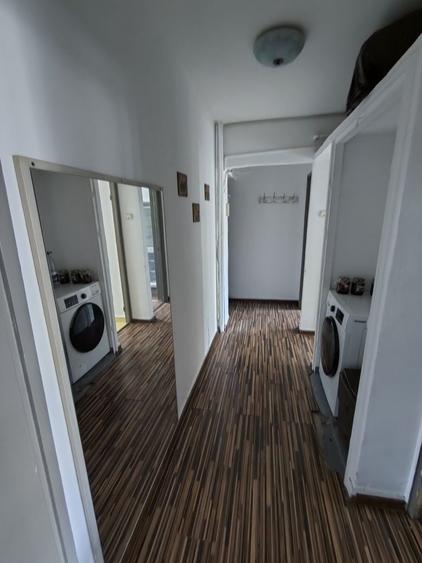 Apartament cu 3 camere semidecomandat în Central