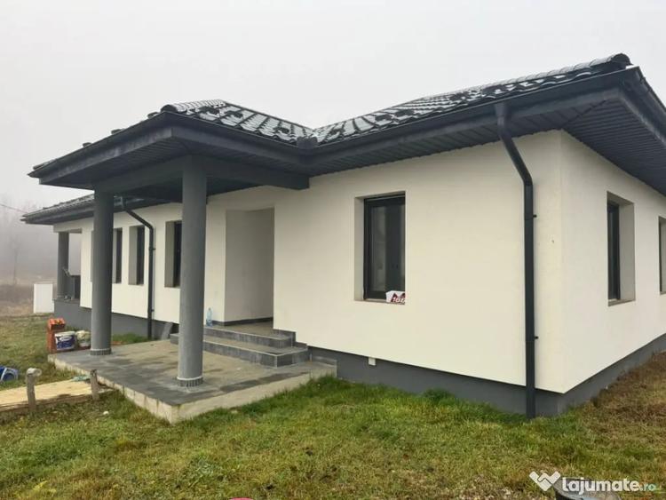Casă cu 4 camere cu Teren 650 Mp în Satu Nou de Jos