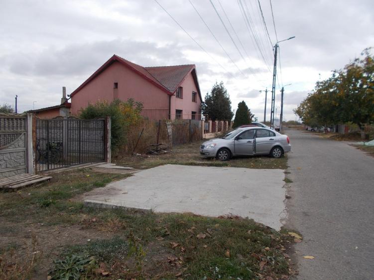 Teren Construcții intravilan de 974 mp, în Parța
