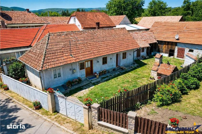 Casă cu 2 camere cu Teren 1732 Mp în Arcuș