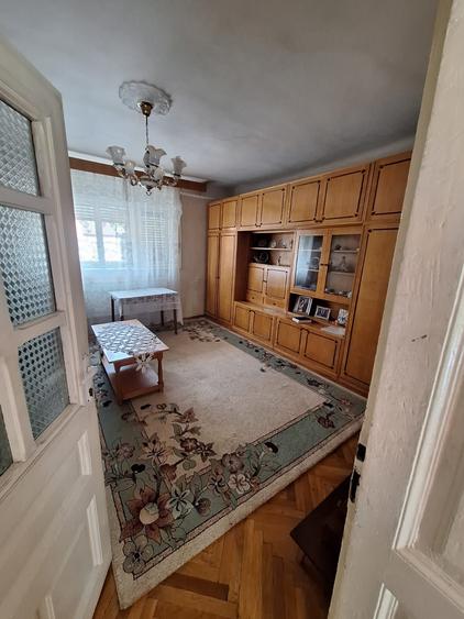 Casă individuală cu 5 camere cu Canalizare în Ronaț
