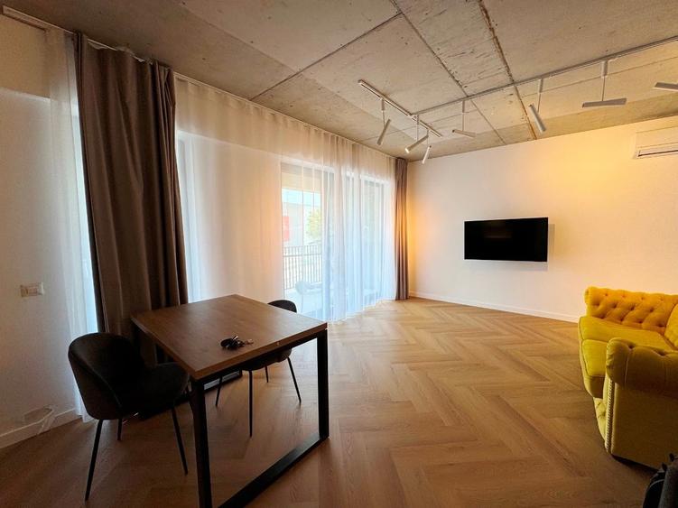 Apartament cu 3 camere decomandat în Barbu Văcărescu