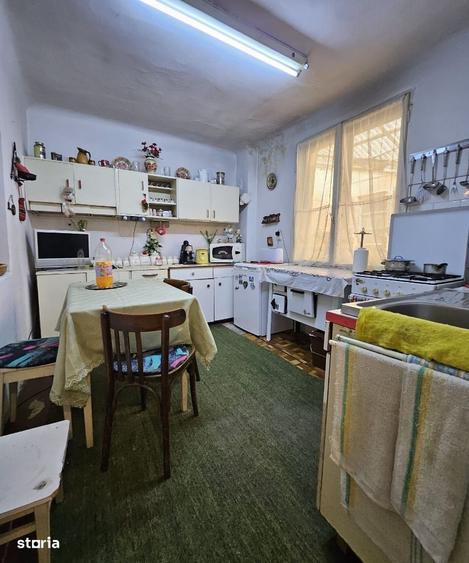 Apartament cu 4 camere semidecomandat în Central
