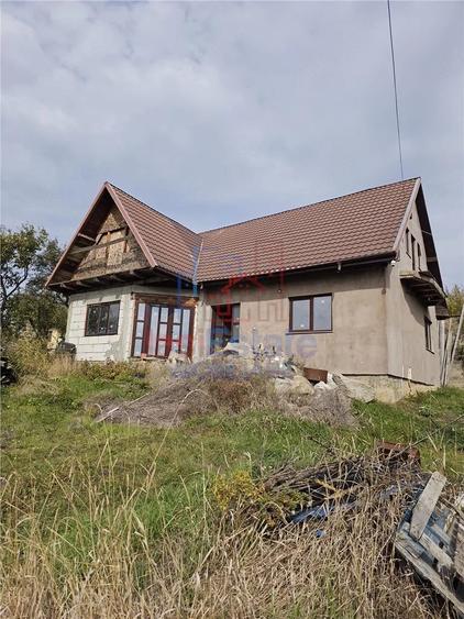 Casă cu 2 camere cu Teren 3841 Mp în Poiana (Schitu Duca)