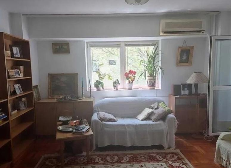 Apartament cu 3 camere decomandat în Calea Călărașilor