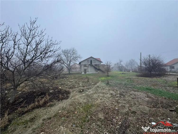 Casă cu 4 camere cu Teren 2000 Mp în Rădulești