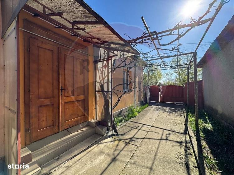 Casă cu 2 camere cu Teren 1172 Mp în Bodrogu Nou