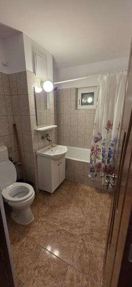 Apartament cu 2 camere decomandat în Rovine