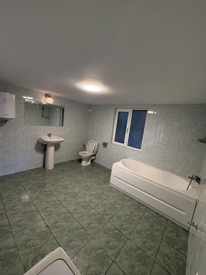 Casă cu 4 camere în Florica