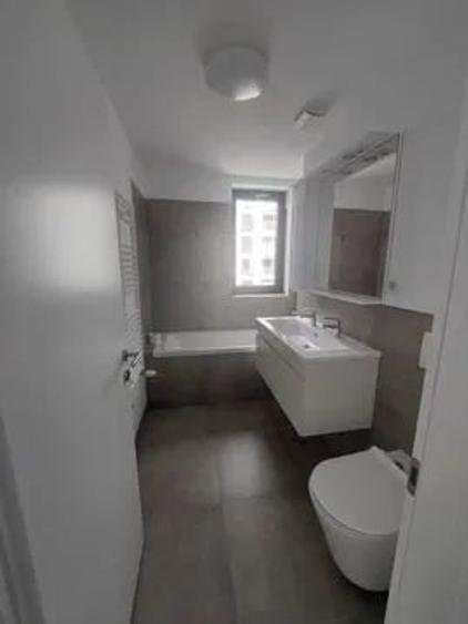 Apartament cu 3 camere decomandat în Baza 3