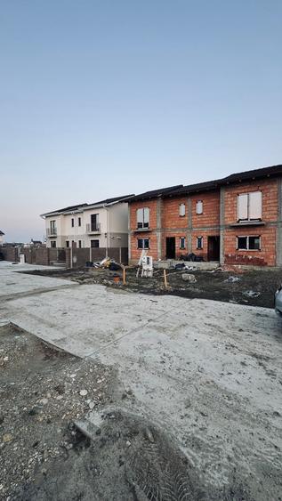 Duplex cu 4 camere cu Teren 357 Mp în Moșnița Nouă