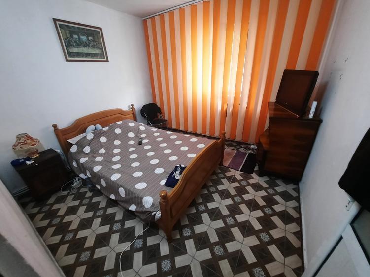 Apartament cu 3 camere semidecomandat, mobilat în Baza 3