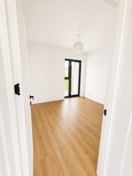 Apartament cu 4 camere semidecomandat, mobilat în Rediu
