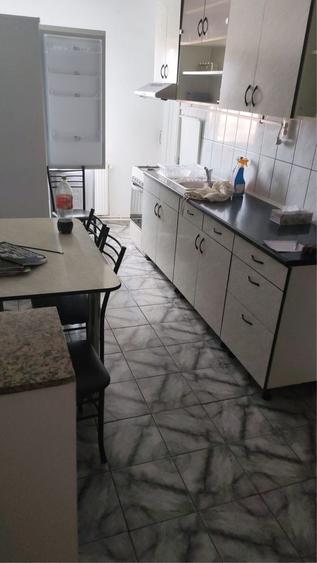Apartament cu 3 camere decomandat în Bartolomeu