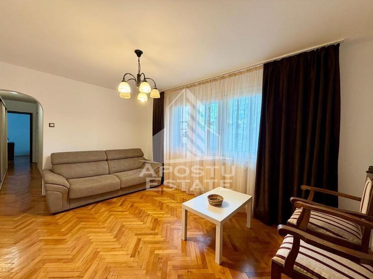 Apartament cu 3 camere semidecomandat, mobilat în Circumvalațiunii