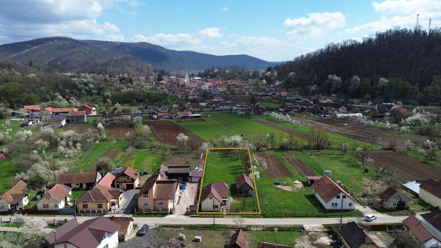 Casă individuală cu 2 camere cu Canalizare în Săvârșin