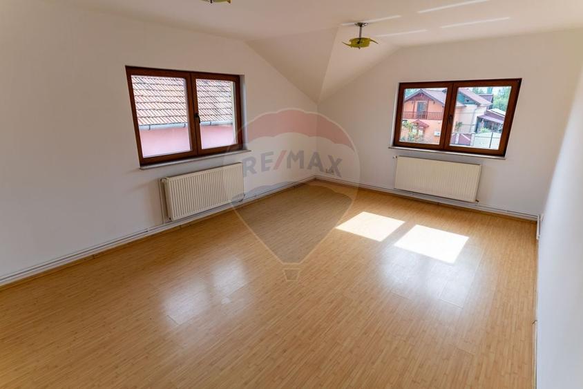 Hotel/Pensiune, de 260 mp, în Cristur