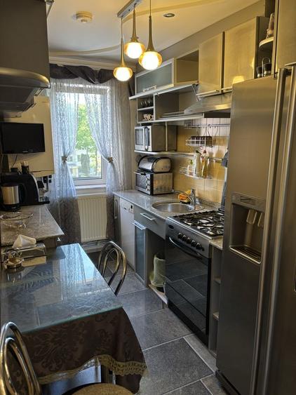 Apartament cu 3 camere semidecomandat în Central