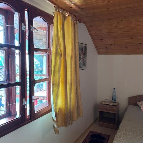 Casă individuală cu 5 camere cu Canalizare în Lepșa