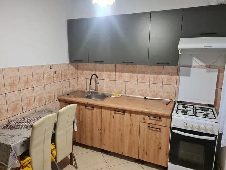 Apartament cu 2 camere decomandat în Podu Roș