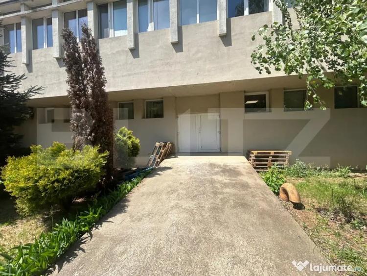 Spațiu comercial, de 1,967 mp, în Industrială