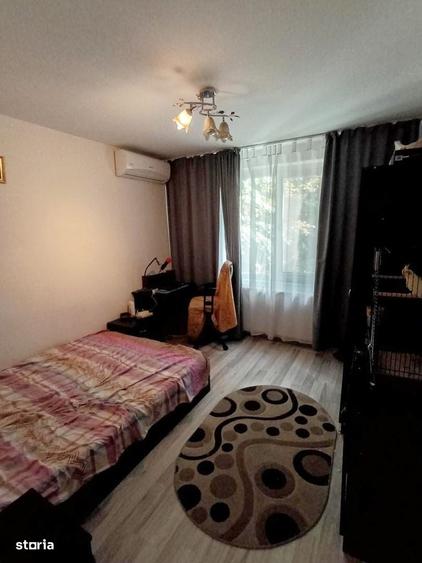 Apartament cu 3 camere semidecomandat în Păcii