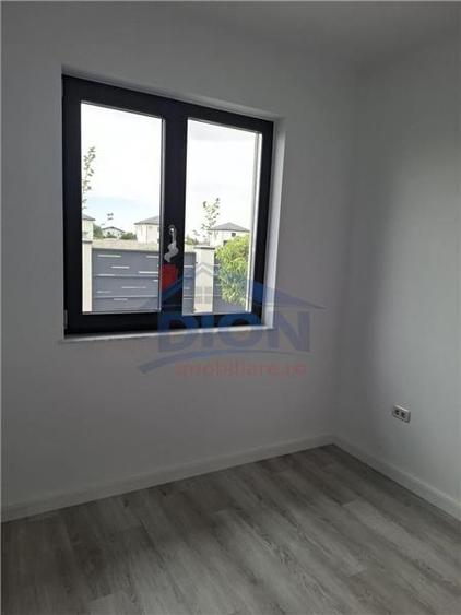 Casă individuală cu 3 camere cu Canalizare în Domnești