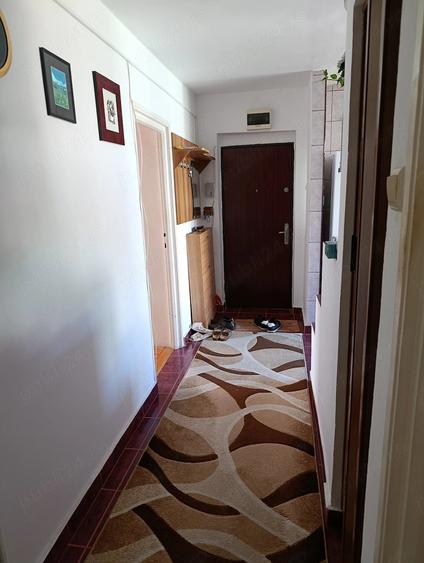 Apartament cu 3 camere decomandat în Moroasa 1