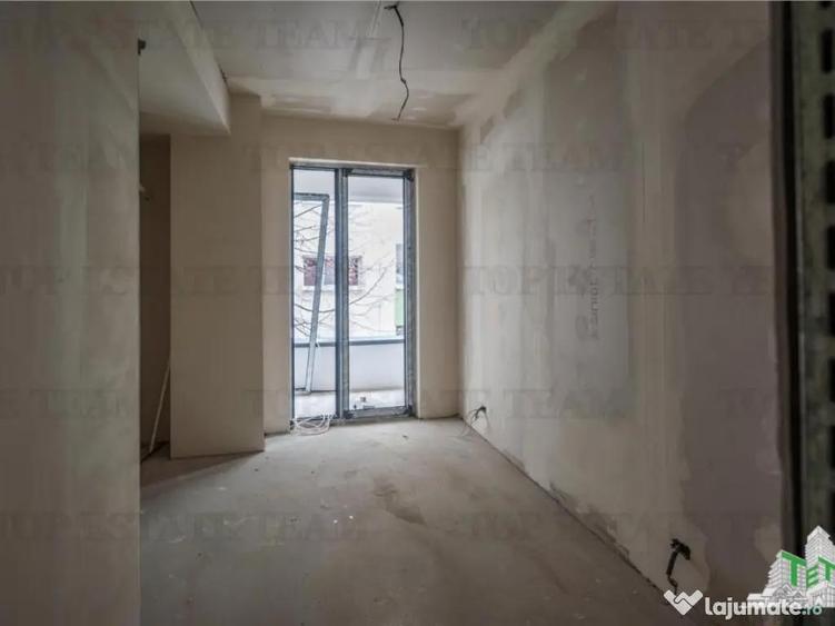 Apartament cu 4 camere semidecomandat în Iancului