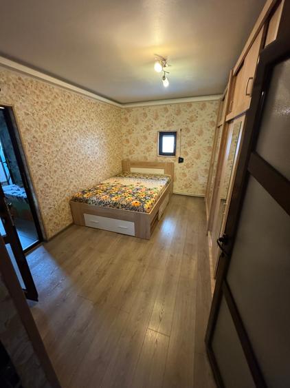 Casă individuală cu 7 camere cu Teren 4000 Mp în Exterior Est
