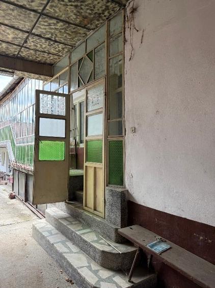 Casă individuală cu 6 camere cu Teren 1000 Mp în Iablanița