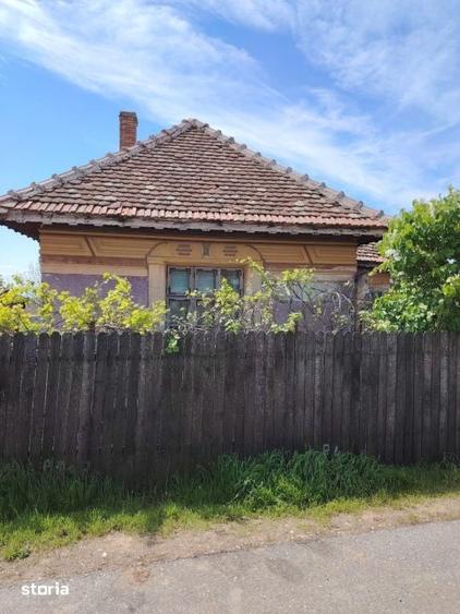 Casă cu 3 camere cu Teren 2800 Mp în Calea București
